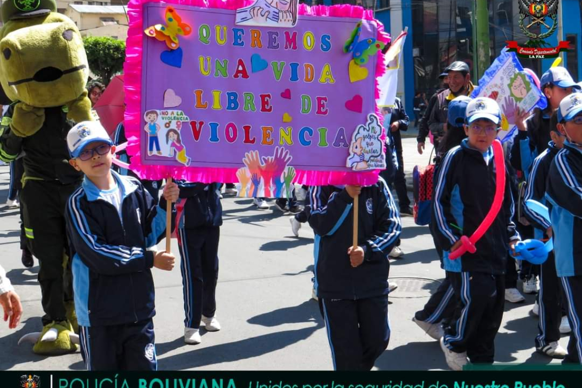 Policía promovió caravana estudiantil contra toda forma de violencia