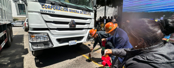 Minería entrega volquetas y maquinaria para la conservación del Cerro Rico