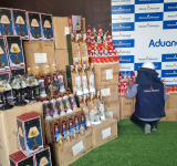 Aduana subastará 21 toneladas de prendas, laptops, cámaras y adornos navideños comisados en Oruro 