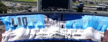 El impactante telón de Argentina en homenaje a Messi y Maradona que se desplegó en el Monumental