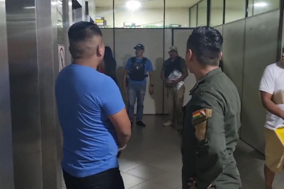 Capturan a tres implicados en una red de proxenetismo en Santa Cruz