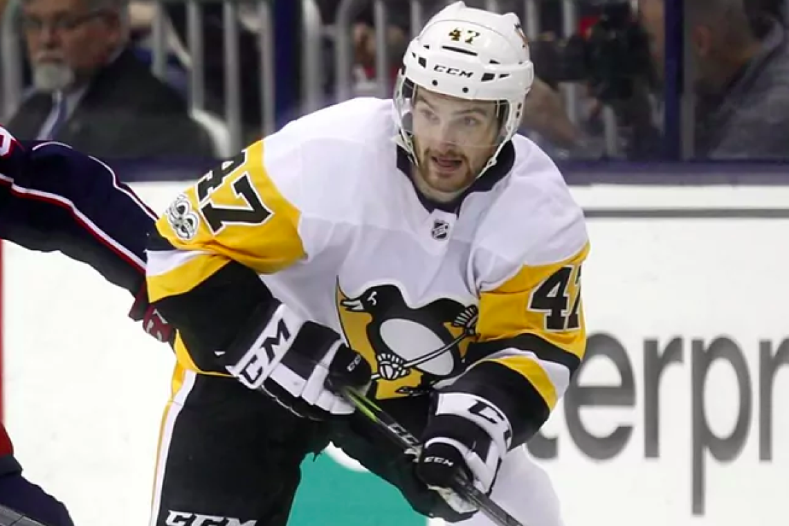 El jugador Adam Johnson muere tras sufrir un corte en el cuello con un patín