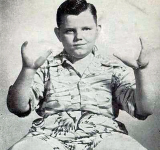 La terrible vida del “chico langosta”: un “circo freak”, un asesinato a sangre fría y un triste final