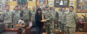 Ejército distingue a Nemia Coca Yampara, figura del atletismo nacional