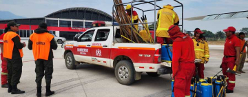 Gobierno llega a Rurrenabaque con ayuda humanitaria y equipamiento para sofocar el incendio