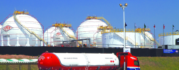 YPFB inicia venta de 2.000 toneladas métricas de GLP a PETROPAR