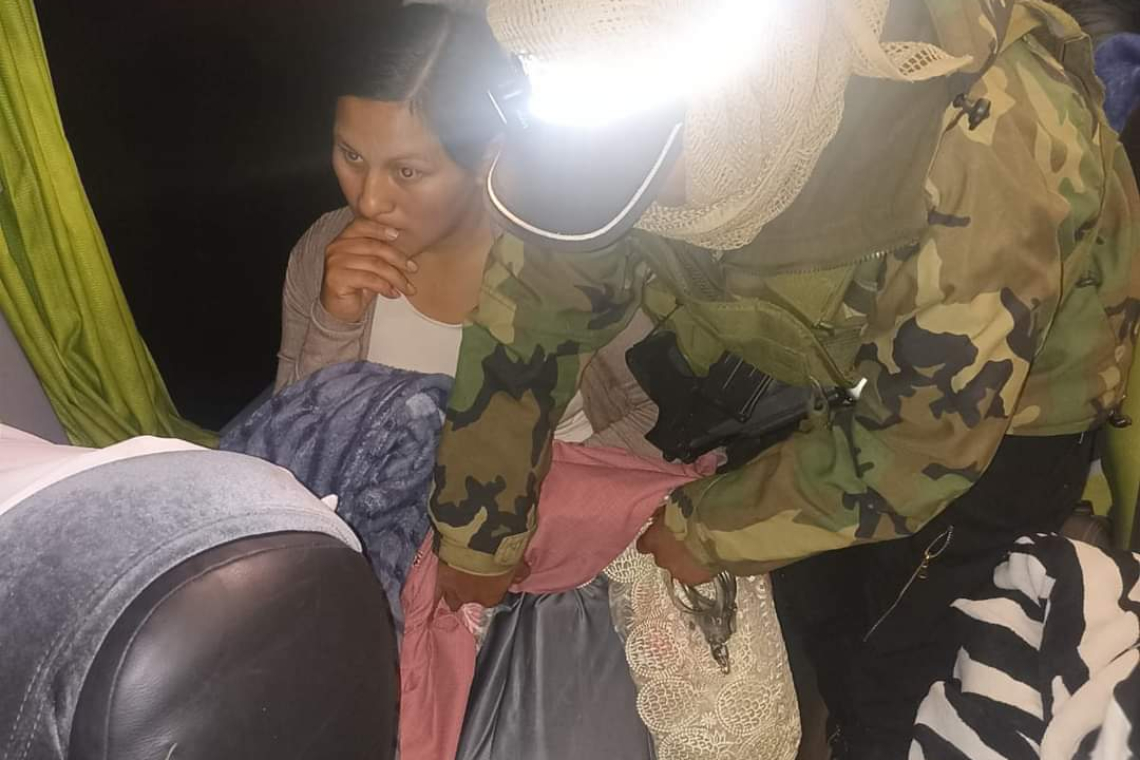 FELCN halla entre polleras 12 kilos de cocaína con la figura de un delfín