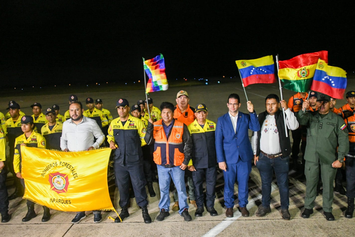 Primer contingente de 30 bomberos forestales de Venezuela se desplazan al Norte paceño