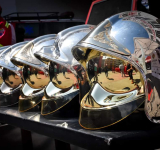 Francia dona a Bomberos 53 cascos para intervenir en incendios