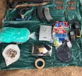 En el Chapare desmantelan 26 factorías, hallan armas de fuego, cocaína y $us 15.000