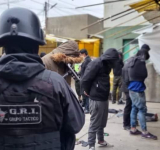 La Policía arresta a indocumentados, armas y objetos robados