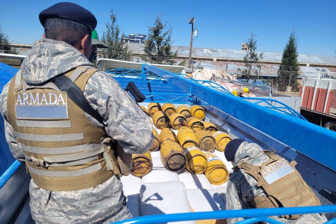 En frontera con Perú incineran autos “chutos” y comisan GLP y alimentos
