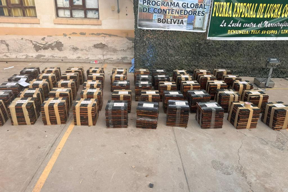 Fiscalía de Oruro investiga el hallazgo de más de 8 toneladas de cocaína en tablones de madera 