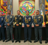 Presidente posesiona al Comando en Jefe de las FFAA respetando la institucionalidad