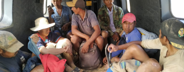 Militares rescatan a 21 dragueros atrapados en el caudal del río Piraí