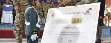 Ejército entrega beca de estudios al niño poeta Jhamil Chocllo