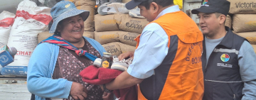 Gobierno entrega ayuda humanitaria en el municipio de Mecapaca 