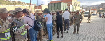 FFAA recibe afecto por su trabajo en zonas afectadas por riadas