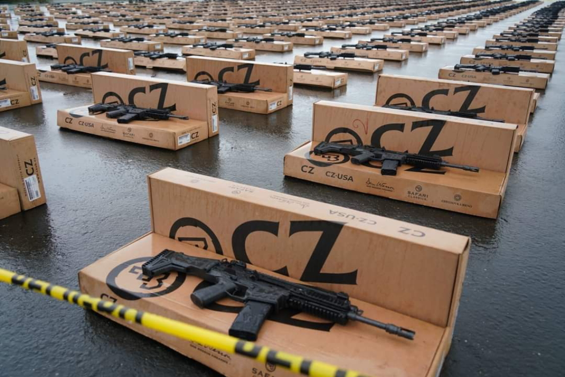 Gobierno fortalece la lucha antidroga con helicópteros y armas