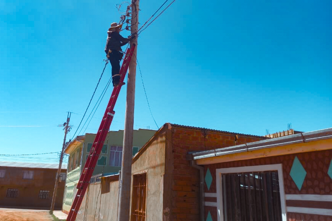 ENTEL lleva la fibra óptica al hogar a San Cristóbal 