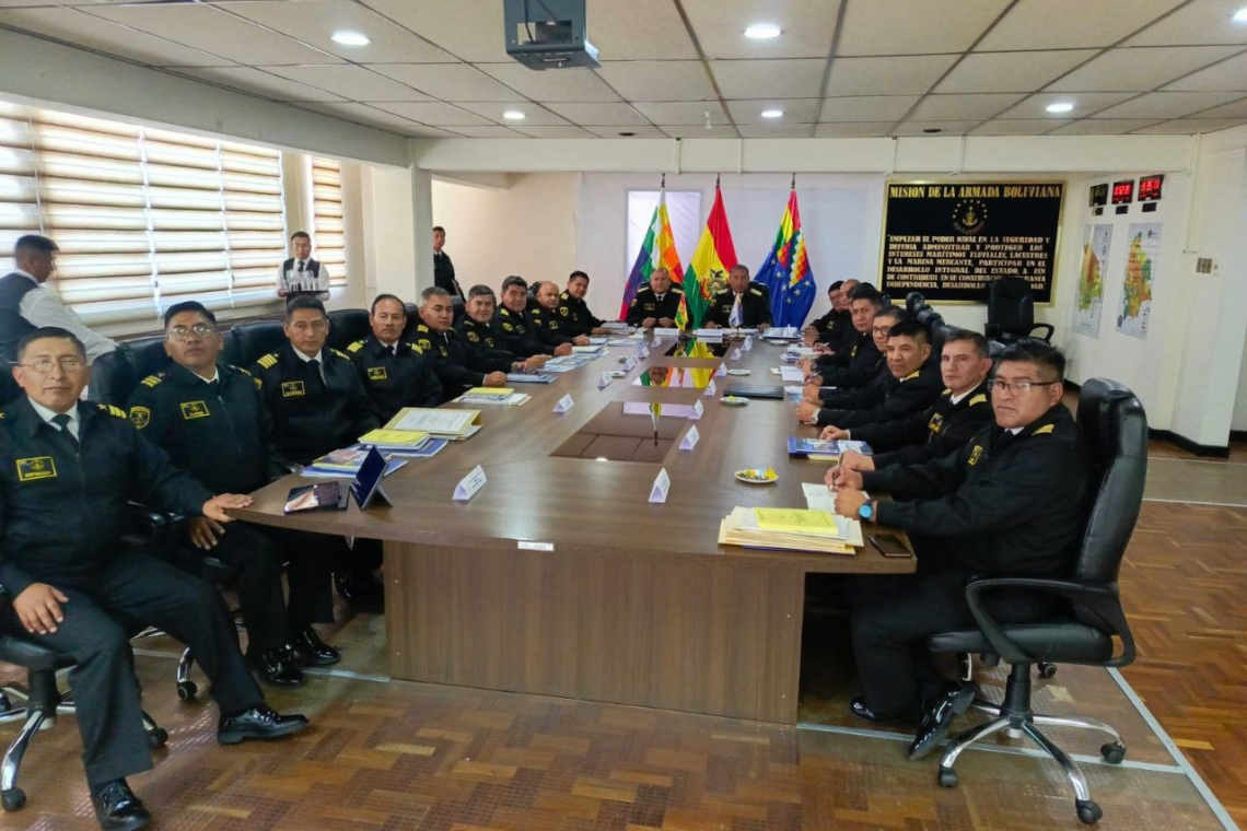 Comandantes de unidades navales acuerdan trabajar con profesionalismo