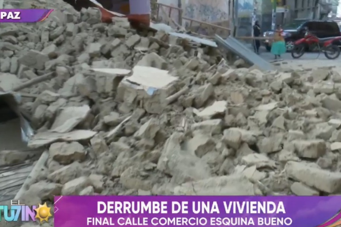 En La Paz se desploma parte de una vivienda patrimonial y provoca el cierre de la calle Bueno