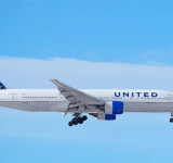 Se desbordó el inodoro de un Boeing 777 en pleno vuelo y el olor obligó al comandante a regresar al aeropuerto de origen