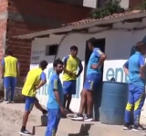 Boca en las 4X4 rumbo a Potosí: oxígeno, señal satelital y parada técnica en un pueblito