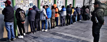 Arrestan a 40 personas por portar armas punzocortantes, drogas e infringir la Ley 259 en el centro paceño