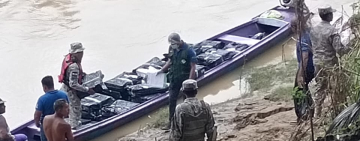 Marinos comisan 30 cajas de carne de pollo de contrabando en el Río Acre