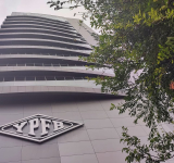 YPFB aclara que cisternas varadas en Paraguay fueron enviadas por cuenta de empresas de transporte