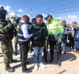 Policía Boliviana entrega a peligroso súbdito peruano buscado en Perú