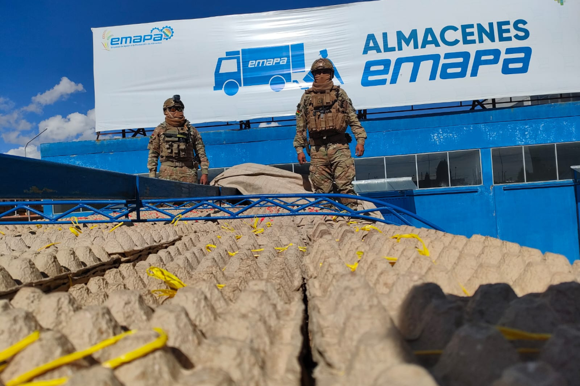 Militares recuperan 6.500 maples de huevo de contrabando hacía el Perú