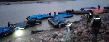 Gomoneros agreden a navales en Bermejo frontera con Argentina