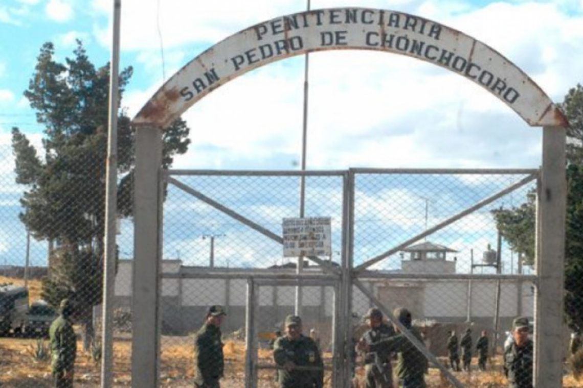 Reos que provocaron “gresca” en Chonchocoro son investigados por tentativa de homicidio y deterioro de bienes del Estado