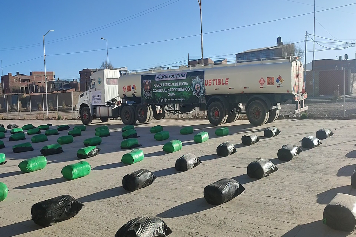 Detectan más de 3 mil kilos de hoja de coca peruana oculta en una cisterna