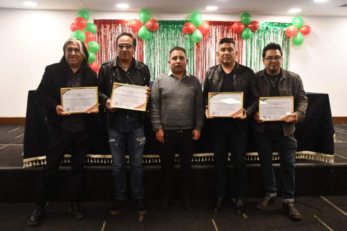 En su 35 aniversario Diputados reconocen a banda boliviana de folk rock