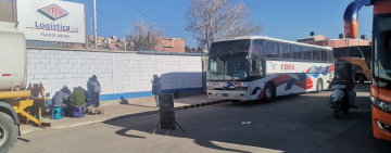 Bloqueo del transporte de Oruro impide que 17 cisternas entreguen combustibles a surtidores 