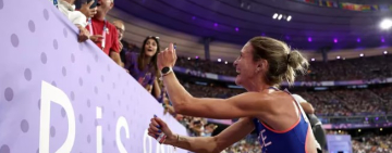 Rompió un récord en 3000m con obstáculos y sorprendió a su novio con la propuesta de matrimonio: “El amor está en París”