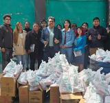 En Obrajes entregan artículos de limpieza por Día del Privado de Libertad