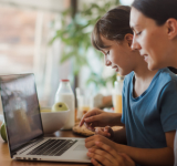 Los padres confían más en la IA que en los médicos, según un estudio 