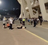 Un hombre atropelló a una multitud en China: mató a 35 personas e hirió al menos a otras 40 en las afueras de un estadio