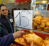 Comité verifica descenso en precio del kilo de pollo en La Paz