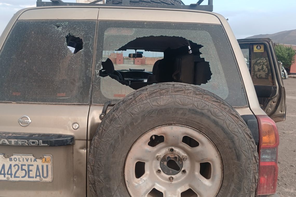 En frontera con Chile comisan camión con contrabando a pesar de ataques