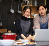 Tokio introducirá una semana laboral de cuatro días para fomentar la natalidad y la conciliación familiar