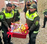 Familias necesitadas reciben ayuda humanitaria de unidades policiales