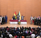 Arce posesiona a magistrados, destaca su legitimidad y les exhorta a actuar con transparencia e independencia