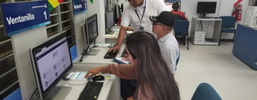 Contribuyentes resaltan los servicios que brindan los “Kioscos Tributarios” en Cochabamba 