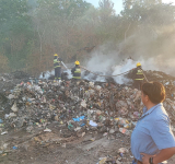  Navales de Puerto Quijarro controlan incendio en botadero de basura
