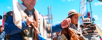 Arce inaugura Estación Radio Base en Titiri, Oruro